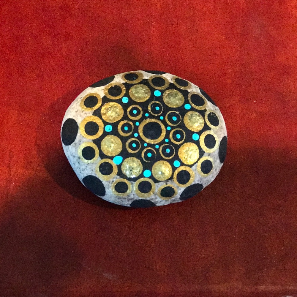 Hand painted stone - Picture 2 of 4